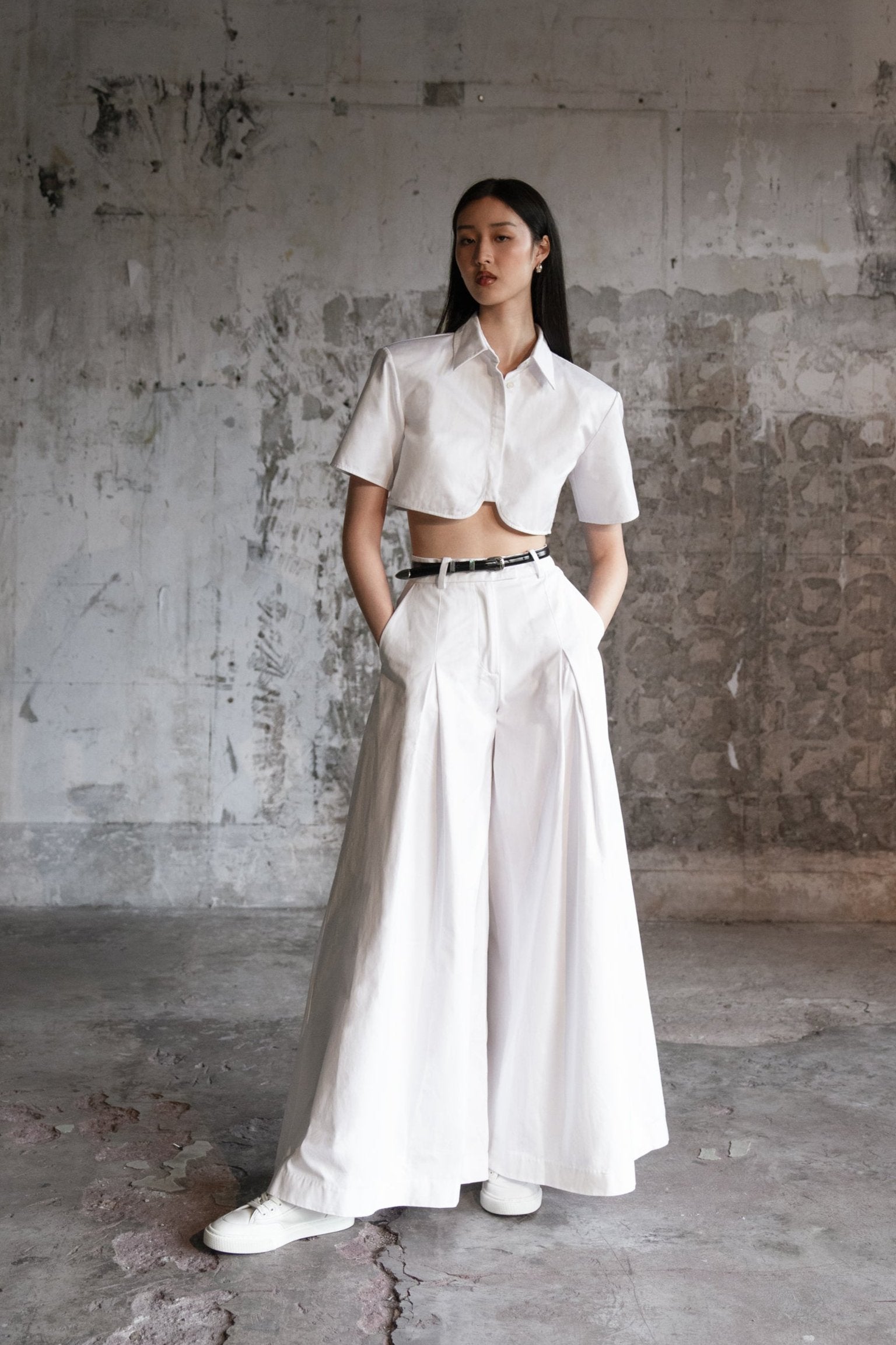 NYC 25° - 001  White Cropped Cotton Shirt