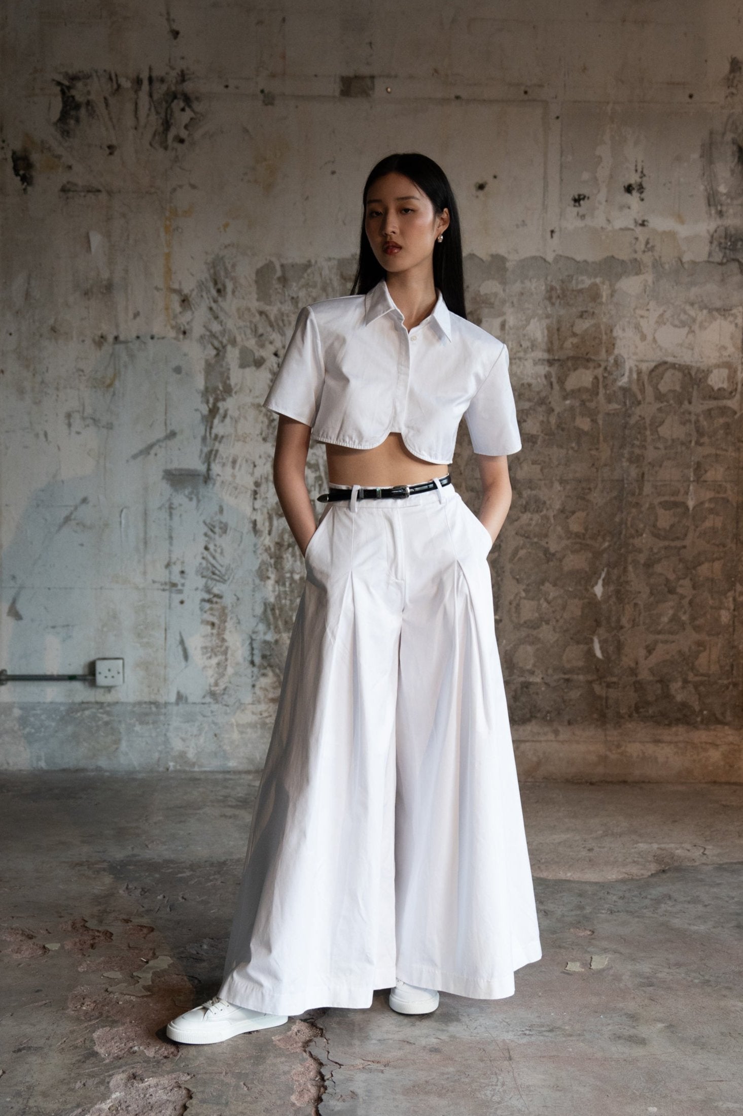 NYC 25° - 001  White Cropped Cotton Shirt