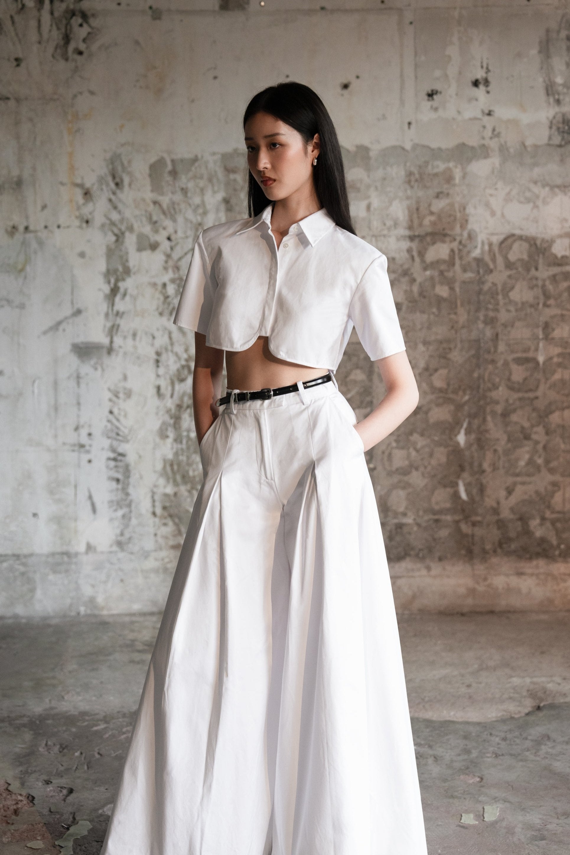 NYC 25° - 001  White Cropped Cotton Shirt